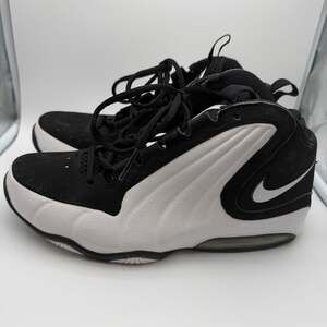 Nike Air Max Wavy Basketball Shoes  white/ black size 9.5